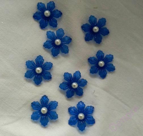 Květ plastový s perličkou 27 mm, modrá