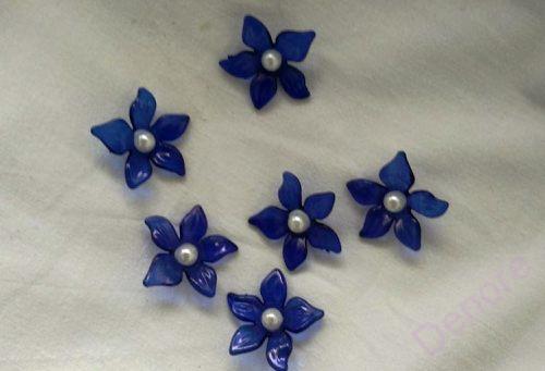 Květ plastový s perličkou 29 mm, modrá