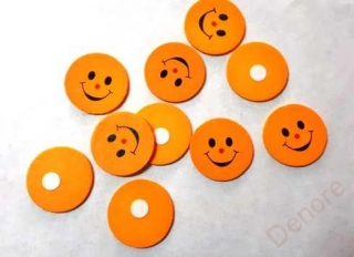 Dřevěný knoflík s lepíkem SMAJLÍK 3,5 cm - 6 ks
